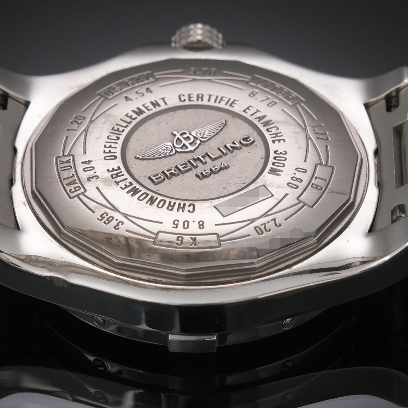 브라이틀링 어벤져 II GMT 상세 이미지